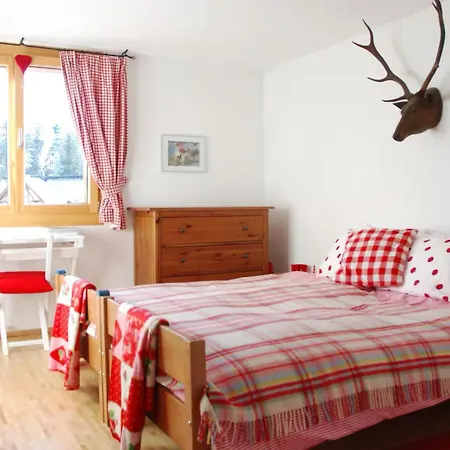 Spacious And Charming 4br דירה