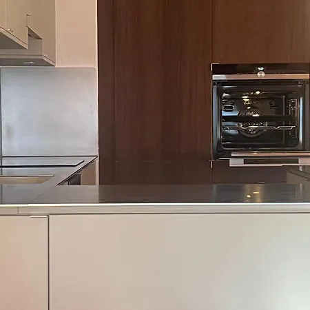 דירה Spacious And Charming 4br פלימס