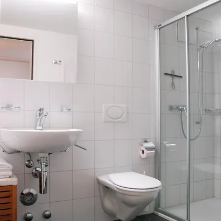 Spacious And Charming 4br פלימס